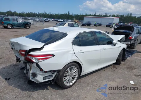2018 Toyota Camry Hybrid Xle z USA, uszkodzony, nr VIN 4T1B21HK4JU002788
